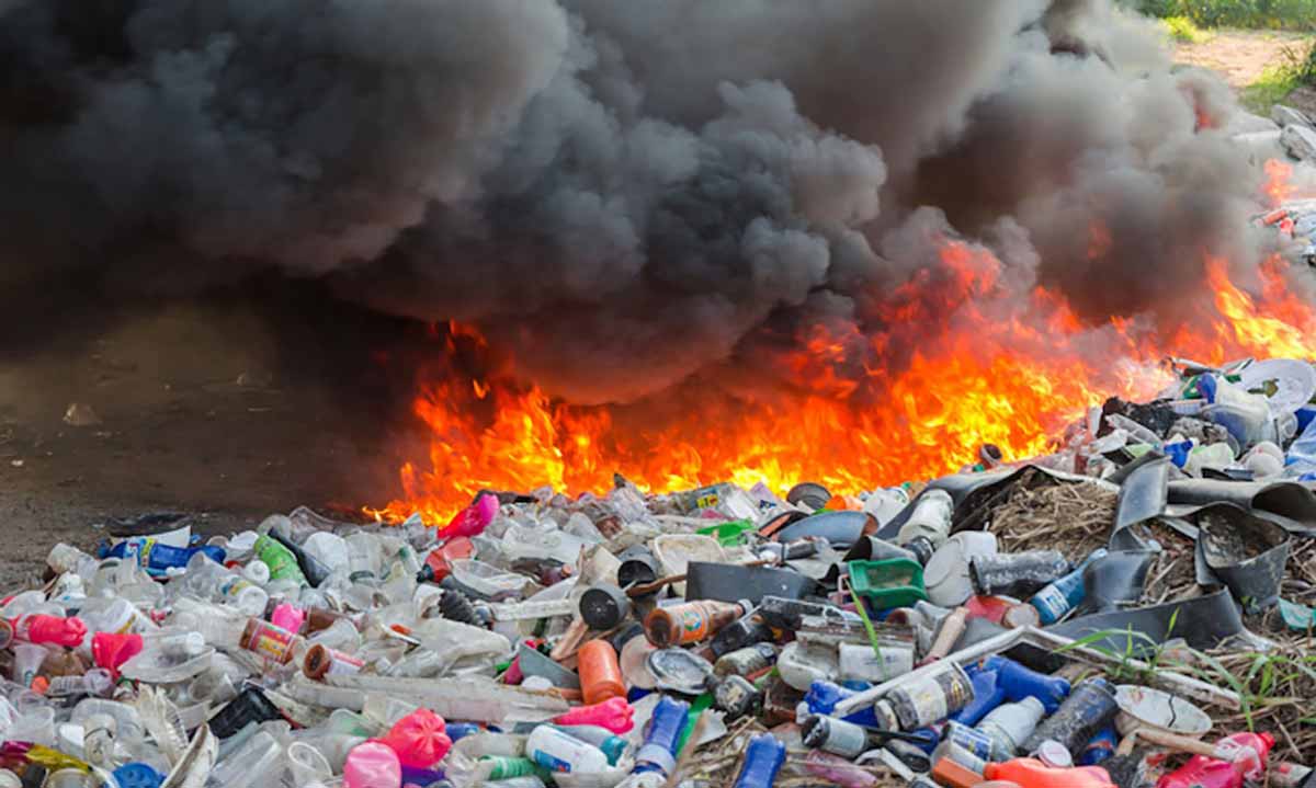 مضرات سوزاندن سوختن پلاستیک ها